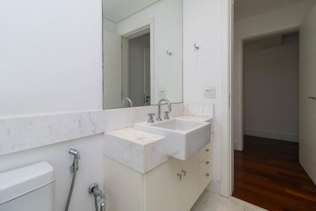 Apartamento à venda com 350m², 4 quartos e 5 vagas Apartamento à venda com 350m², 4 quartos e 5 vagasSuíte 4 - Banheiro