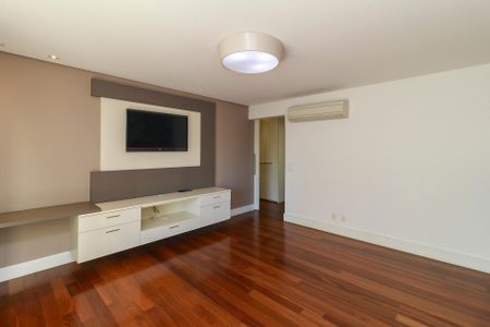Apartamento à venda com 350m², 4 quartos e 5 vagas Apartamento à venda com 350m², 4 quartos e 5 vagasSuíte Principal