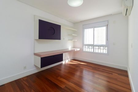 Apartamento à venda com 350m², 4 quartos e 5 vagas Apartamento à venda com 350m², 4 quartos e 5 vagasSuíte 2