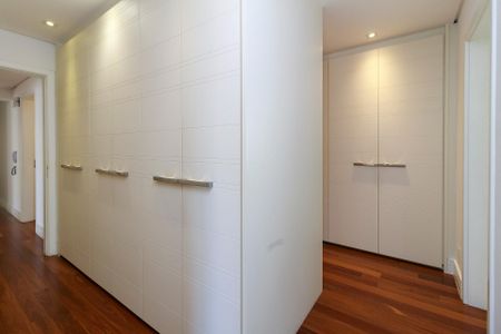 Apartamento à venda com 350m², 4 quartos e 5 vagas Apartamento à venda com 350m², 4 quartos e 5 vagasSuíte Principal - Closet