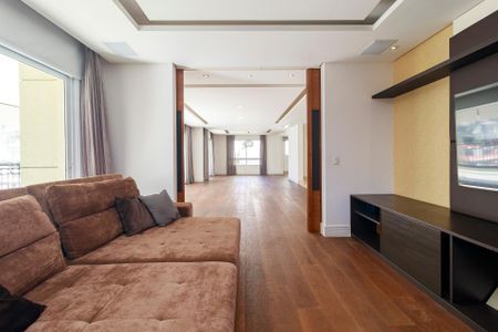 Apartamento à venda com 350m², 4 quartos e 5 vagas Apartamento à venda com 350m², 4 quartos e 5 vagasSala de TV