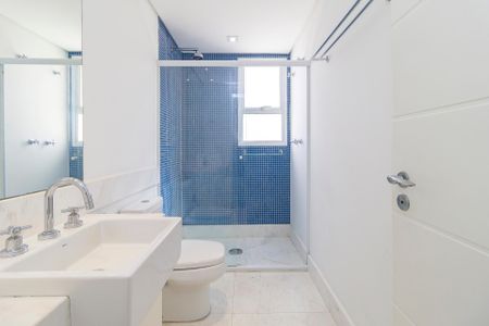 Apartamento à venda com 350m², 4 quartos e 5 vagas Apartamento à venda com 350m², 4 quartos e 5 vagasSuíte 3 - Banheiro
