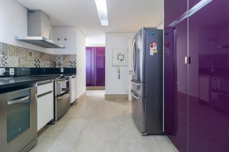 Apartamento à venda com 350m², 4 quartos e 5 vagas Apartamento à venda com 350m², 4 quartos e 5 vagasCozinha