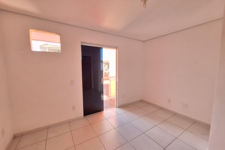 Sala de casa para alugar com 2 quartos, 90m² em Jardim Primavera, Duque de Caxias
