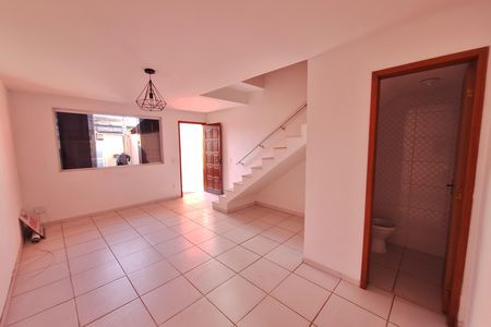 Sala de casa para alugar com 2 quartos, 90m² em Jardim Primavera, Duque de Caxias