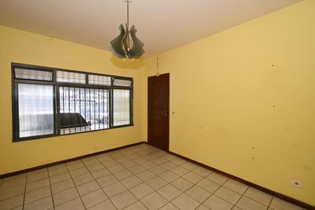 Casa para alugar com 150m², 3 quartos e 2 vagasSala