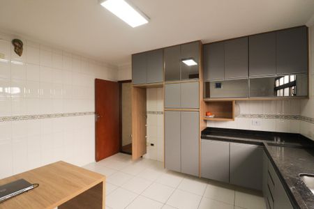 Casa para alugar com 180m², 3 quartos e 5 vagas Casa para alugar com 180m², 3 quartos e 5 vagasCozinha e Área de Serviço