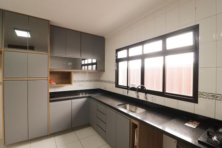 Casa para alugar com 180m², 3 quartos e 5 vagas Casa para alugar com 180m², 3 quartos e 5 vagasCozinha e Área de Serviço
