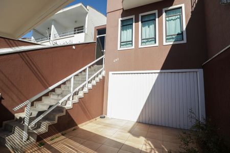 Casa para alugar com 180m², 3 quartos e 5 vagas Casa para alugar com 180m², 3 quartos e 5 vagasGaragem