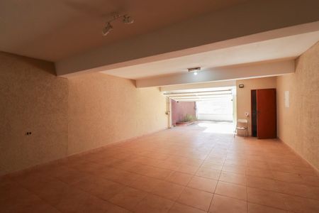 Casa para alugar com 180m², 3 quartos e 5 vagas Casa para alugar com 180m², 3 quartos e 5 vagasGaragem