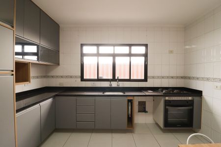 Casa para alugar com 180m², 3 quartos e 5 vagas Casa para alugar com 180m², 3 quartos e 5 vagasCozinha e Área de Serviço