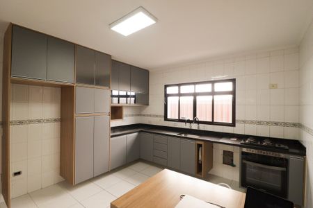 Casa para alugar com 180m², 3 quartos e 5 vagas Casa para alugar com 180m², 3 quartos e 5 vagasCozinha e Área de Serviço