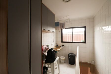 Casa para alugar com 180m², 3 quartos e 5 vagas Casa para alugar com 180m², 3 quartos e 5 vagasCozinha e Área de Serviço