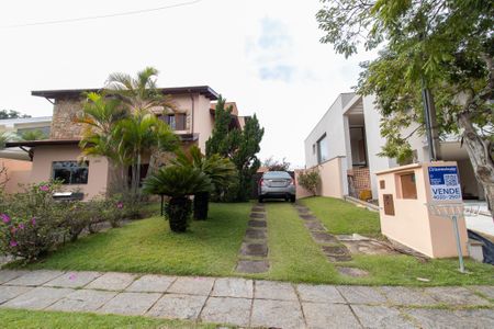 Casa de condomínio à venda com 351m², 3 quartos e 3 vagas Casa de condomínio à venda com 351m², 3 quartos e 3 vagasFachada