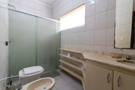 Casa de condomínio à venda com 351m², 3 quartos e 3 vagas Casa de condomínio à venda com 351m², 3 quartos e 3 vagasBanheiro da Suíte 2