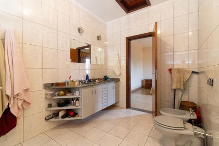 Casa de condomínio à venda com 351m², 3 quartos e 3 vagas Casa de condomínio à venda com 351m², 3 quartos e 3 vagasBanheiro da Suíte