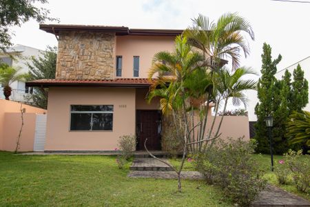 Casa de condomínio à venda com 351m², 3 quartos e 3 vagas Casa de condomínio à venda com 351m², 3 quartos e 3 vagasFachada