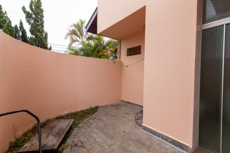 Casa de condomínio à venda com 351m², 3 quartos e 3 vagas Casa de condomínio à venda com 351m², 3 quartos e 3 vagasÁrea externa