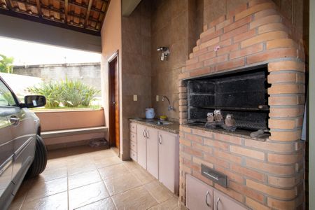 Casa de condomínio à venda com 351m², 3 quartos e 3 vagas Casa de condomínio à venda com 351m², 3 quartos e 3 vagasÁrea externa