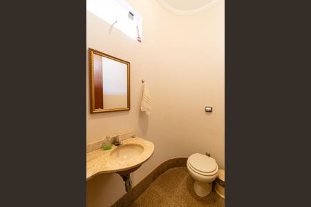 Casa de condomínio à venda com 351m², 3 quartos e 3 vagas Casa de condomínio à venda com 351m², 3 quartos e 3 vagasLavabo
