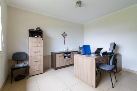 Casa de condomínio à venda com 351m², 3 quartos e 3 vagas Casa de condomínio à venda com 351m², 3 quartos e 3 vagasEscritório