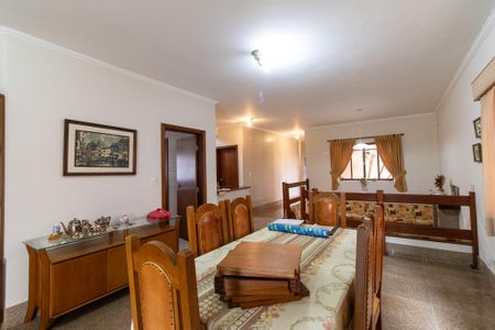 Casa de condomínio à venda com 351m², 3 quartos e 3 vagas Casa de condomínio à venda com 351m², 3 quartos e 3 vagasSala