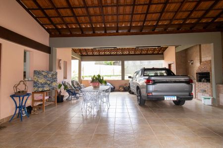 Casa de condomínio à venda com 351m², 3 quartos e 3 vagas Casa de condomínio à venda com 351m², 3 quartos e 3 vagasÁrea externa