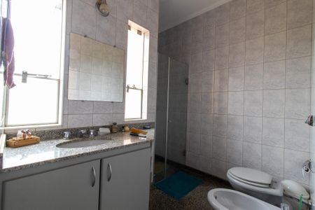 Casa de condomínio à venda com 351m², 3 quartos e 3 vagas Casa de condomínio à venda com 351m², 3 quartos e 3 vagasBanheiro da Suíte 3