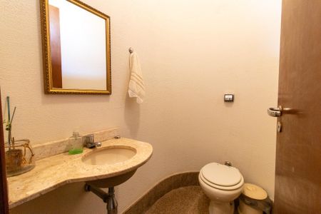 Casa de condomínio à venda com 351m², 3 quartos e 3 vagas Casa de condomínio à venda com 351m², 3 quartos e 3 vagasLavabo