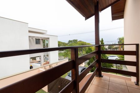 Casa de condomínio à venda com 351m², 3 quartos e 3 vagas Casa de condomínio à venda com 351m², 3 quartos e 3 vagasVaranda