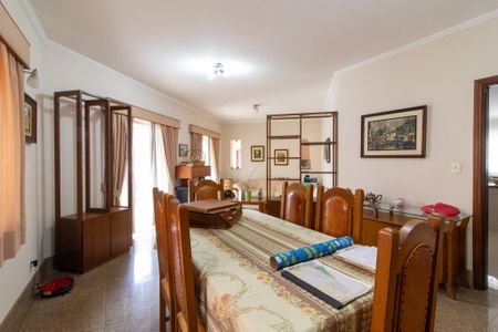 Casa de condomínio à venda com 351m², 3 quartos e 3 vagas Casa de condomínio à venda com 351m², 3 quartos e 3 vagasSala