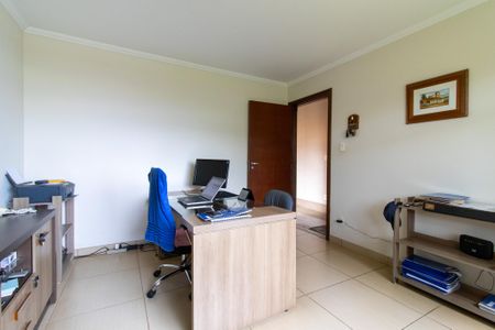 Casa de condomínio à venda com 351m², 3 quartos e 3 vagas Casa de condomínio à venda com 351m², 3 quartos e 3 vagasEscritório