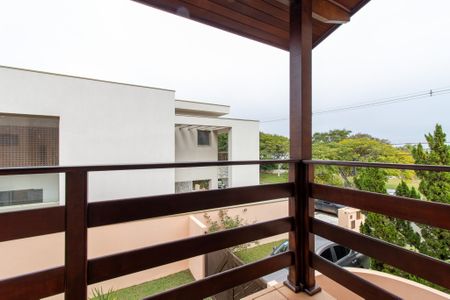 Casa de condomínio à venda com 351m², 3 quartos e 3 vagas Casa de condomínio à venda com 351m², 3 quartos e 3 vagasVaranda