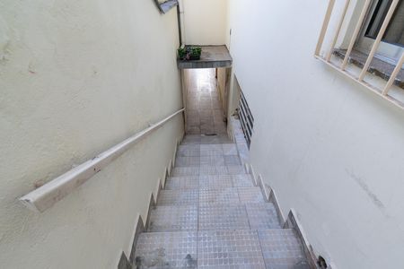 Casa à venda com 97m², 2 quartos e 1 vaga Casa à venda com 97m², 2 quartos e 1 vagaEscada