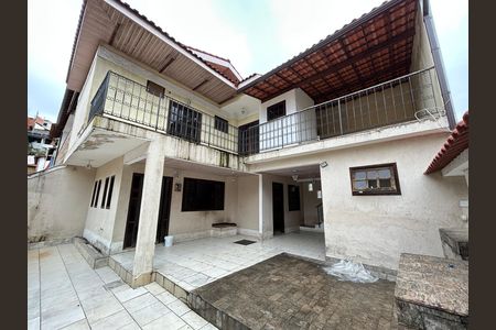 Casa para alugar com 121m², 3 quartos e 2 vagasFachada