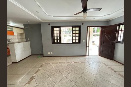 Sala de casa para alugar com 3 quartos, 121m² em Vila Valqueire, Rio de Janeiro