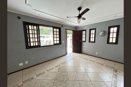 Sala de casa para alugar com 3 quartos, 121m² em Vila Valqueire, Rio de Janeiro