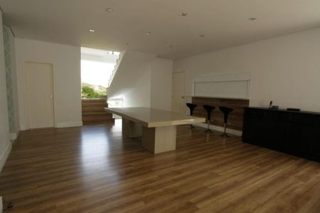 Casa de condomínio à venda com 590m², 4 quartos e 4 vagasFoto 05