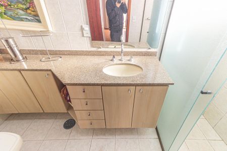 Apartamento à venda com 107m², 3 quartos e 2 vagas Apartamento à venda com 107m², 3 quartos e 2 vagasBanheiro da Suíte