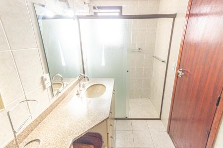 Apartamento à venda com 107m², 3 quartos e 2 vagas Apartamento à venda com 107m², 3 quartos e 2 vagasBanheiro da Suíte