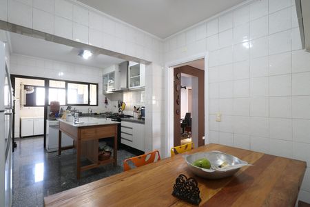 Cozinha de apartamento à venda com 3 quartos, 171m² em Água Branca, São Paulo