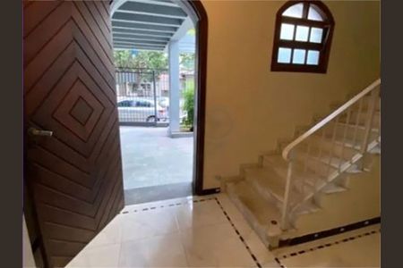 Casa à venda com 263m², 4 quartos e 3 vagas