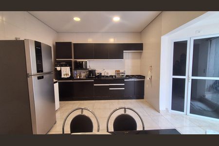 Casa para alugar com 220m², 2 quartos e 2 vagasCozinha 