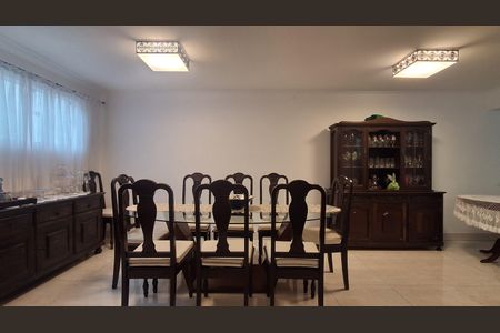 Casa para alugar com 220m², 2 quartos e 2 vagasSala de jantar 