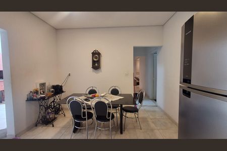 Casa para alugar com 220m², 2 quartos e 2 vagasCozinha 