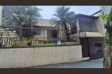 Casa para alugar com 220m², 2 quartos e 2 vagasFachada 
