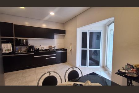 Casa para alugar com 220m², 2 quartos e 2 vagasCozinha 