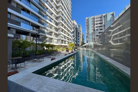 Studio à venda com 29m², 1 quarto e 1 vaga Studio à venda com 29m², 1 quarto e 1 vagaPiscina