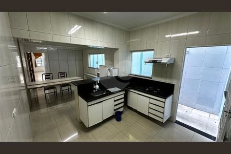 Casa à venda com 4 quartos, 180m² em Vila Alzira, São Paulo