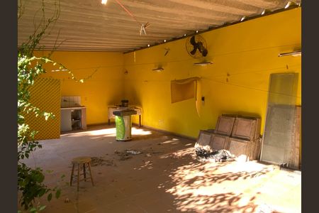 Casa à venda com 500m², 3 quartos e 3 vagas Casa à venda com 500m², 3 quartos e 3 vagasÁrea externa